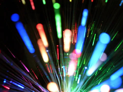 Cine a inventat fibra optica
